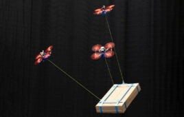 Three drones work together to carry a package using a new algorithm developed at TU Delft.
